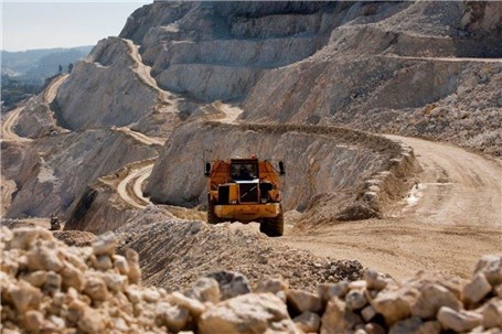 استخراج حدود ۱۰ هزار تن خاک نسوز از بزرگترین معدن غرب آسیا