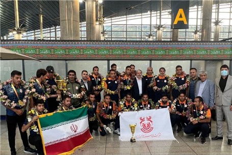مراسم استقبال از ورزشکاران شرکت مس در فرودگاه بین‌المللی امام خمینی
