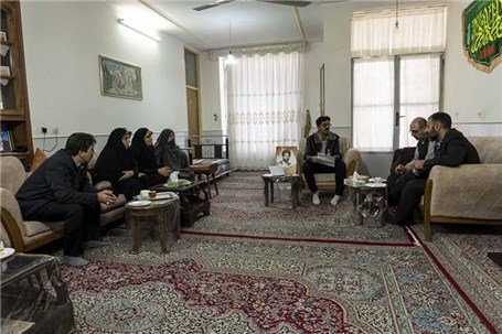 دیدار جمعی از مسئولان شرکت مس با خانواده شهیدان در رفسنجان